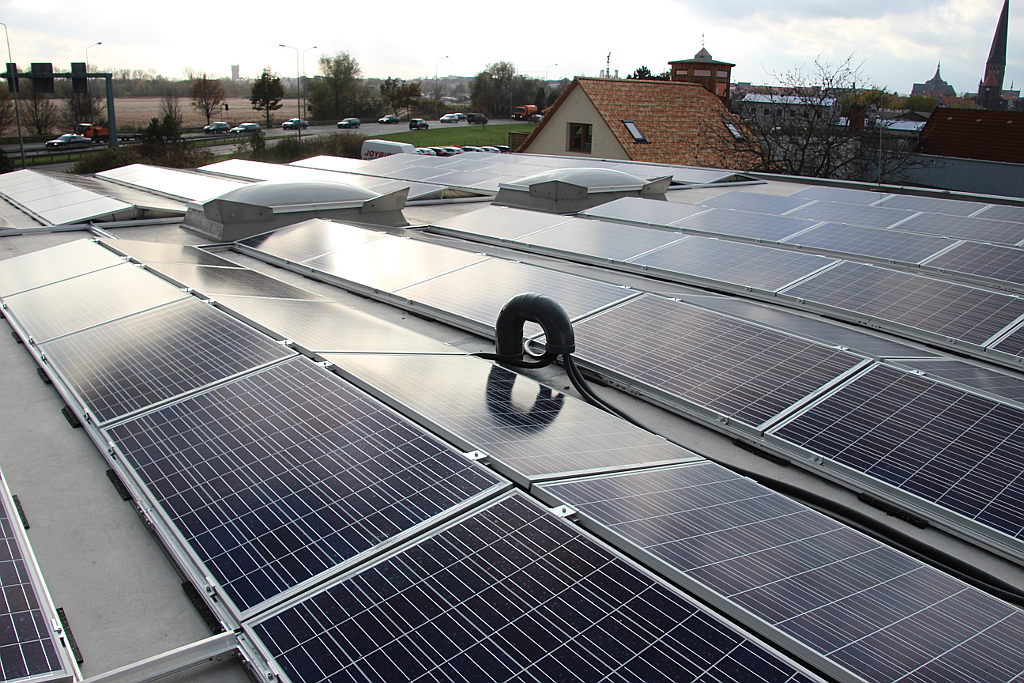 Ground-Mount vs. Roof-Mount Solar: Which Delivers Better Long-Term ROI?